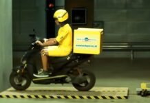 Frontalni sudar na skuteru brzinom od 40 km / h. Ovo bi mogla biti posljednja dostava pizze (video)
