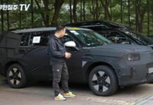 Kamuflirani Hyundai Santa Fe 2024. Silueta podsjeća na produženi Defender