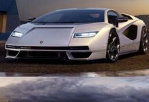 Lamborghiniju od 3 miliona eura u vožnji odletio poklopac motora