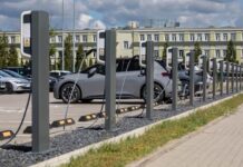 Test stvarnog dosega 36 električnih automobila na autocesti pri brzini 130 km/h