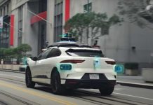 “Kidnapovao” ga samovozeći auto: Umjesto na aerodrom, deset minuta ga vozio ukrug